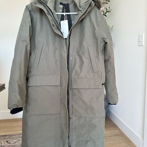 NWT Quince Small Women’s Responsible Down Hooded Long Parka Coat
